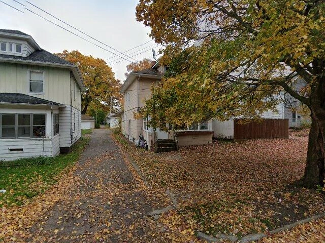 House image located at Lansing, MI 48910