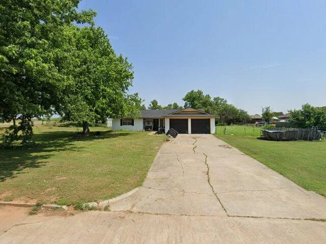 House image located at Chickasha, OK 73018