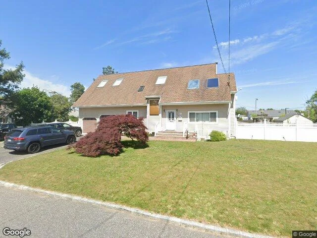 House image located at Bayport, NY 11705