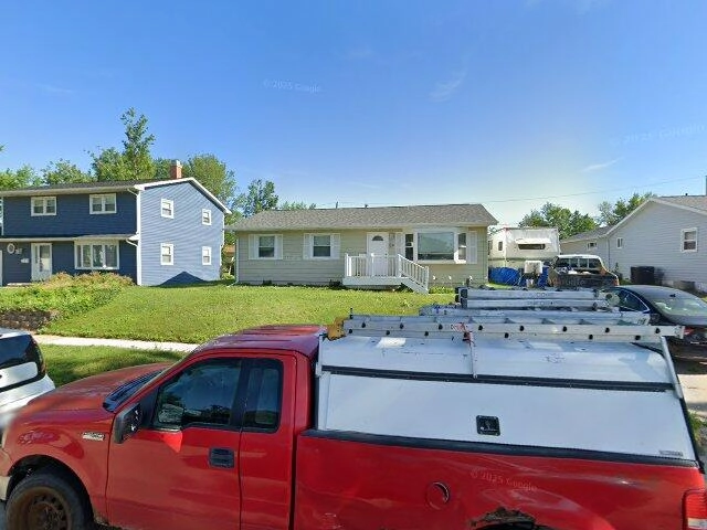 House image located at Hiawatha, IA 52233