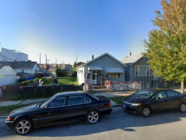 House image located at Chicago, IL 60608