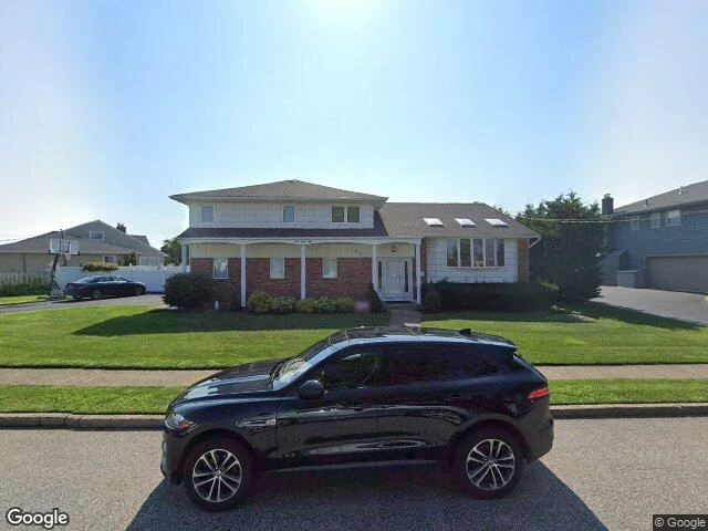 House image located at Massapequa Park, NY 11762