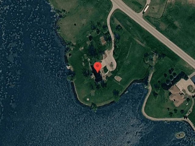 House image located at Grinnell, IA 50112