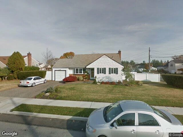 House image located at Massapequa Park, NY 11762