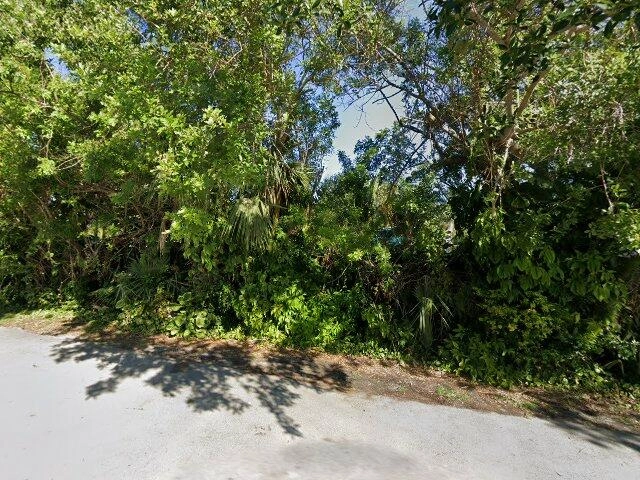 House image located at North Palm Beach, FL 33408