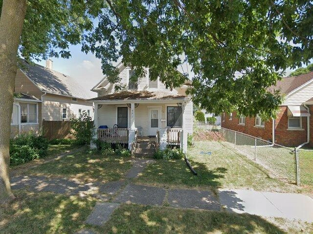 House image located at Moline, IL 61265