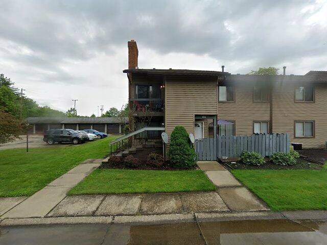 House image located at Akron, OH 44321