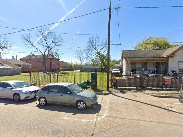 House image located at Houston, TX 77026