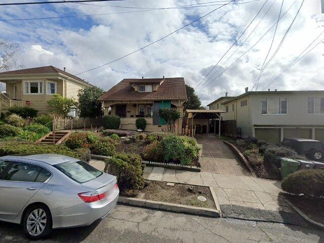 House image located at Oakland, CA 94602