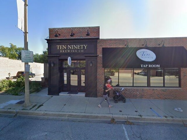 House image located at Glenview, IL 60025