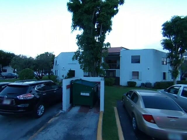 House image located at Miami, FL 33172