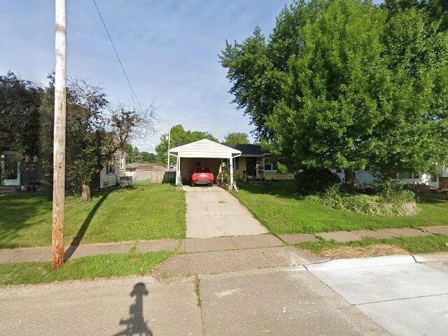 House image located at Davenport, IA 52804