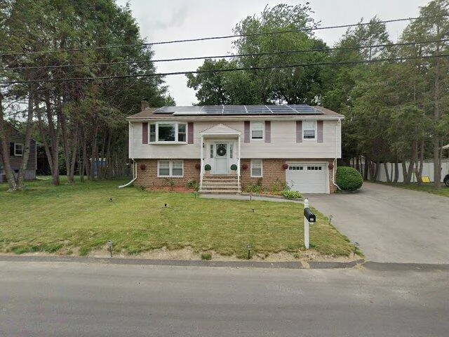 House image located at Methuen, MA 01844