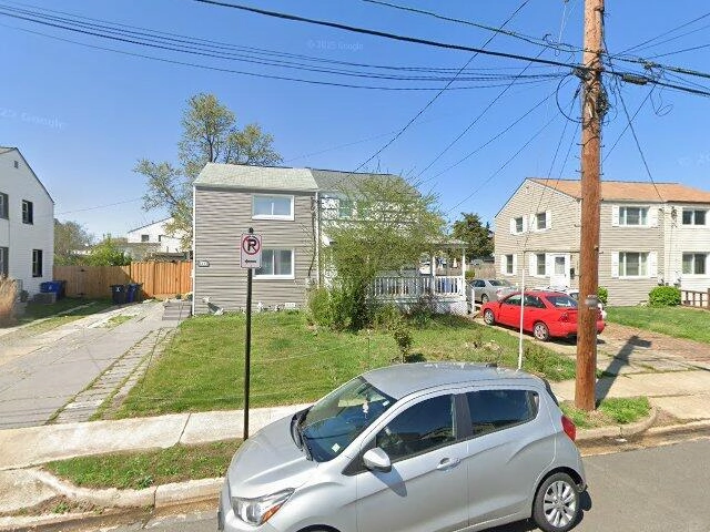 House image located at Arlington, VA 22204