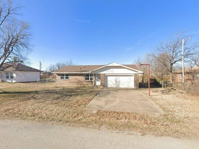 House image located at Chickasha, OK 73018