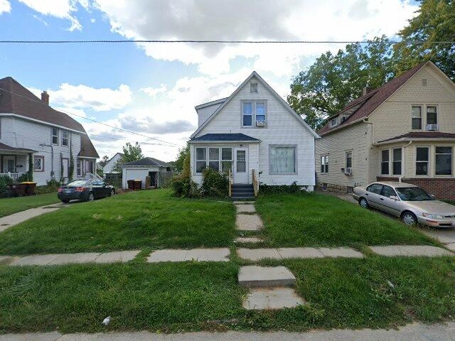 House image located at Freeport, IL 61032