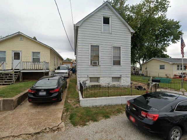 House image located at Saint Louis, MO 63125