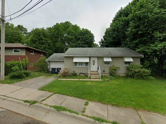 House image located at Akron, OH 44314