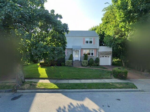 House image located at Hewlett, NY 11557