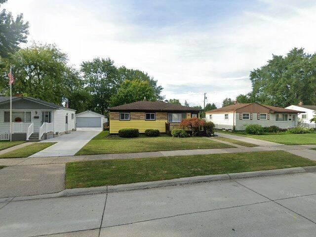 House image located at Warren, MI 48089