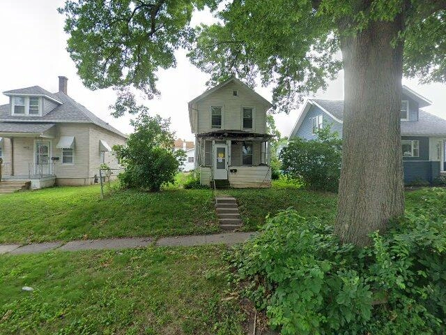 House image located at Davenport, IA 52803