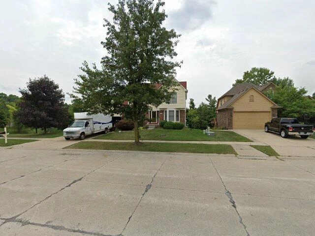 House image located at Rochester, MI 48309