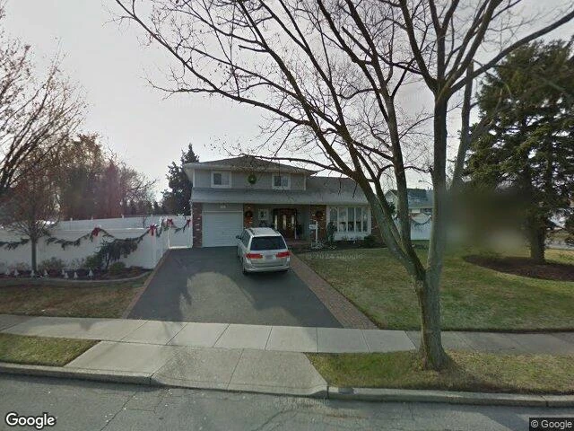 House image located at Massapequa Park, NY 11762