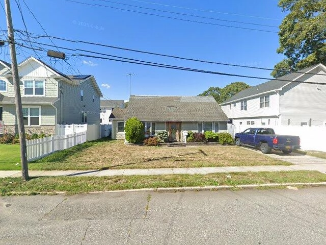 House image located at Massapequa Park, NY 11762