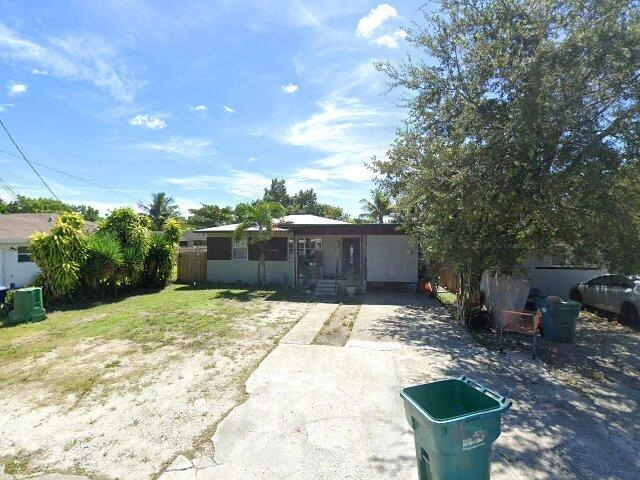 House image located at Miami, FL 33150