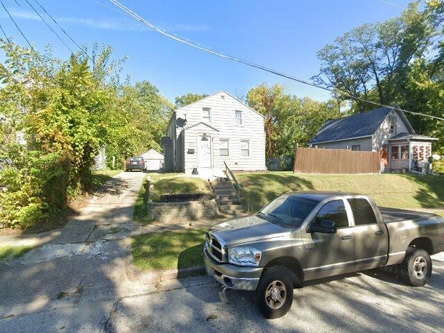 House image located at Moline, IL 61265