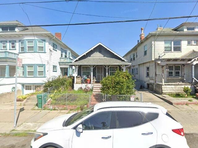 House image located at Oakland, CA 94609