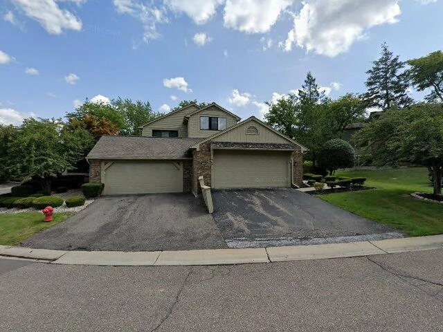 House image located at West Bloomfield, MI 48322