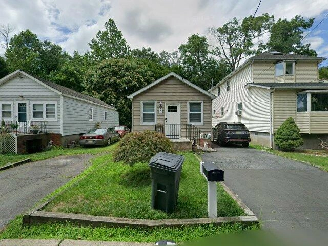 House image located at Oakland, NJ 07436